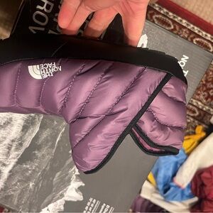 Women’s North Face thermoball slippers size 8
